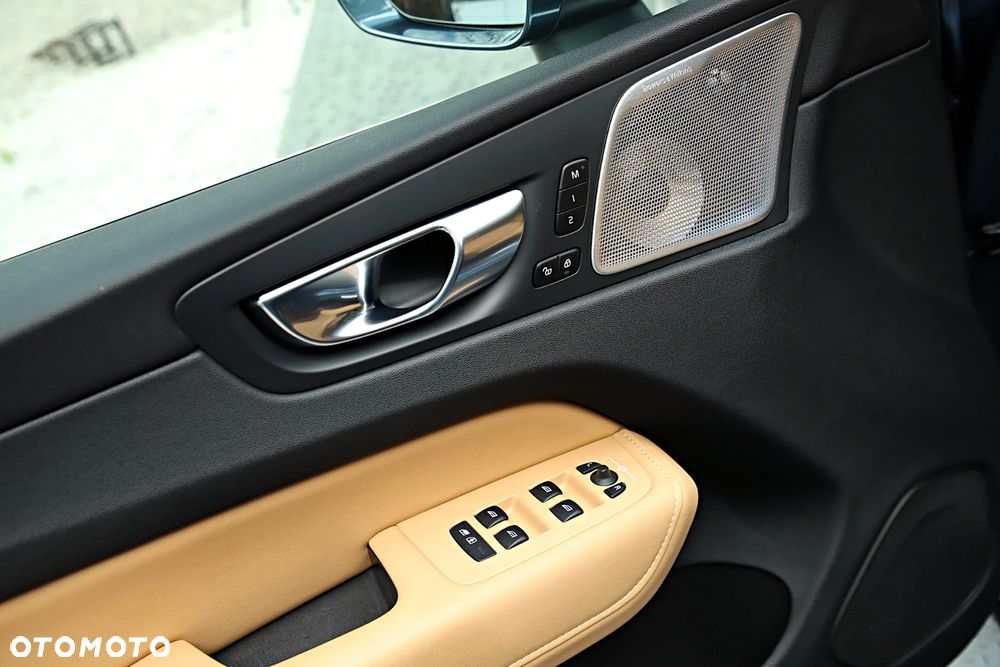 Volvo XC 60 B6 B AWD Ultimate Bright - 17