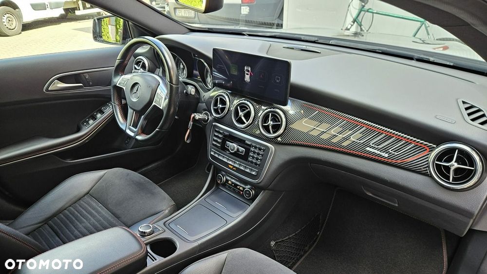 Mercedes-Benz GLA 250 4-Matic AMG Line - 17