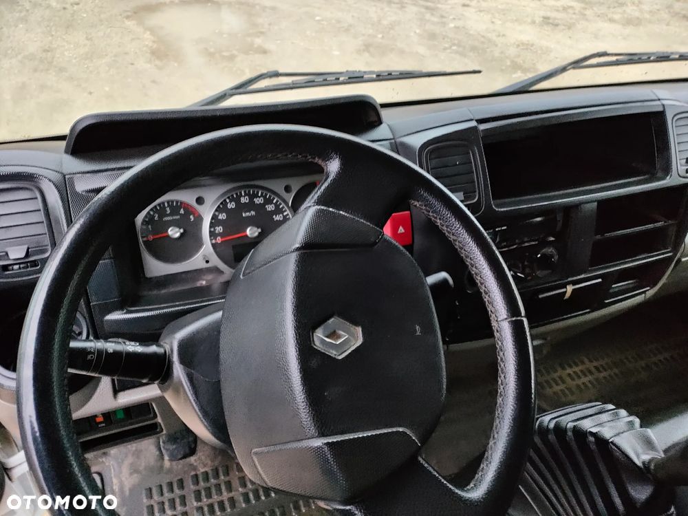 Renault Maxity - 6