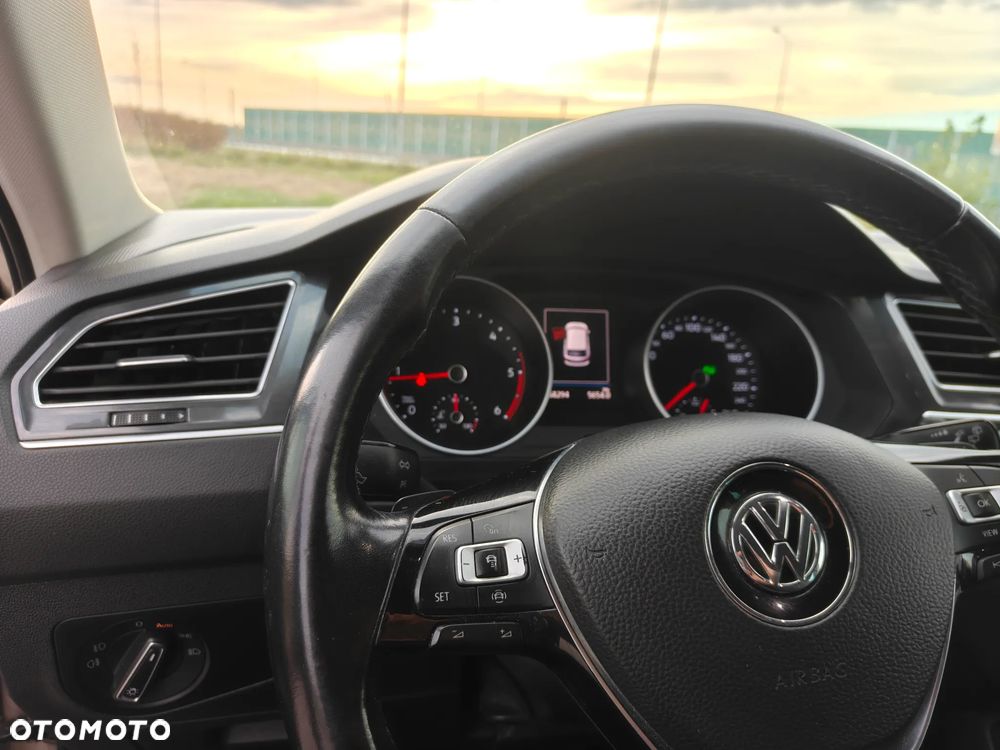 Volkswagen Tiguan - 33