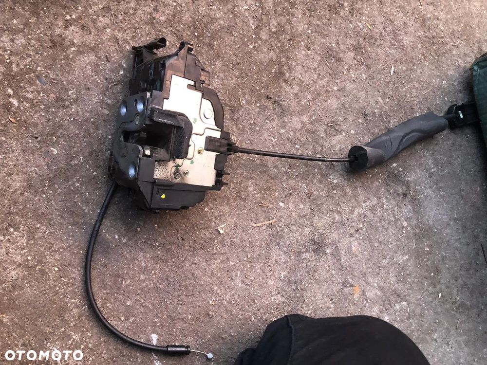 RENAULT LAGUNA  III 3 zamek przedni prawy - 1