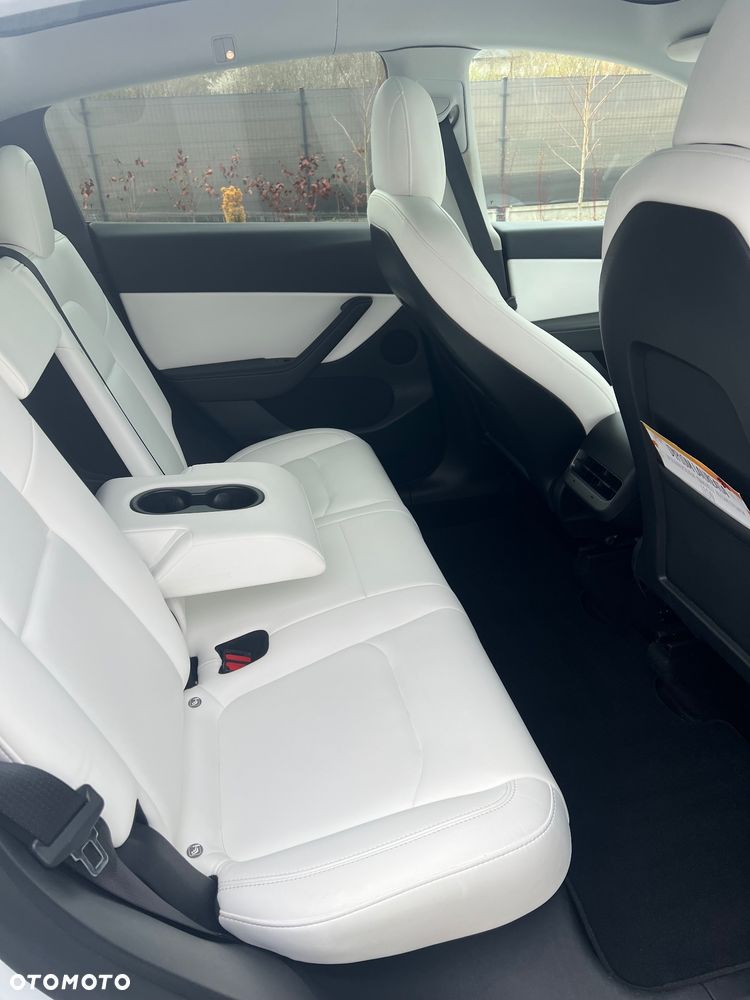 Tesla Model Y Performance AWD - 34