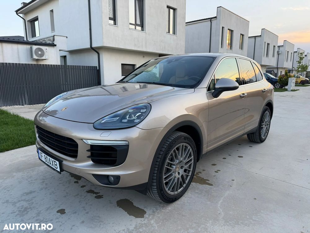 Porsche Cayenne 3.0 L - 4