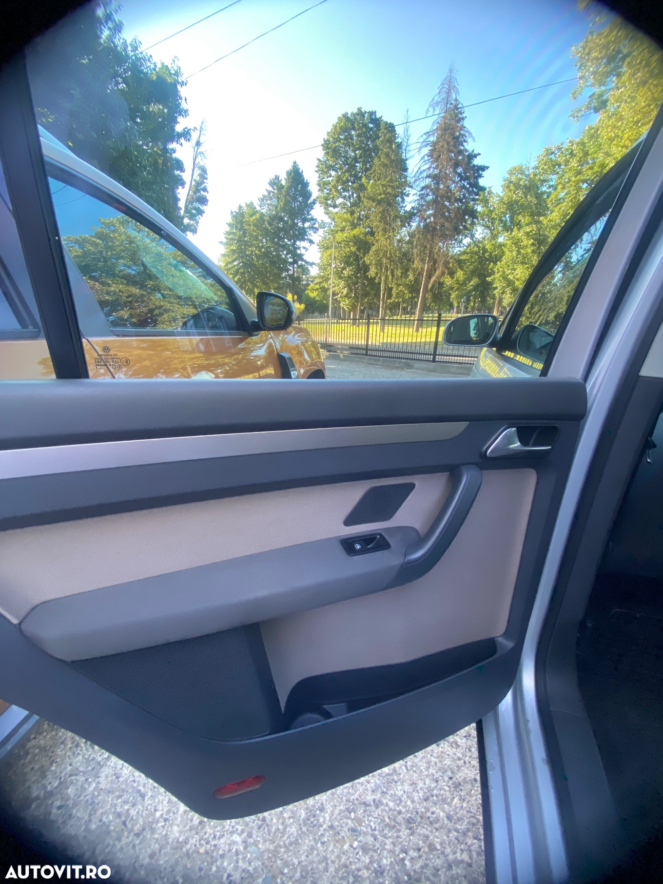 Volkswagen Touran 2.0 TDI DPF Cross - 25