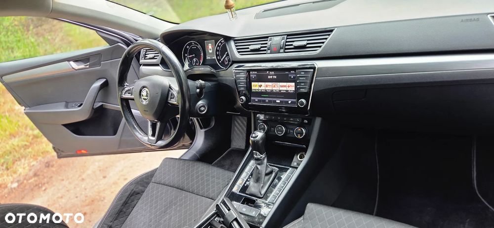 Skoda Superb 2.0 TDI Ambition DSG - 19