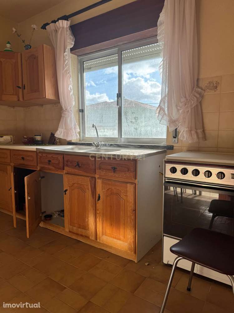 Casa T1 com garagem e terreno - Grande imagem: 5/11