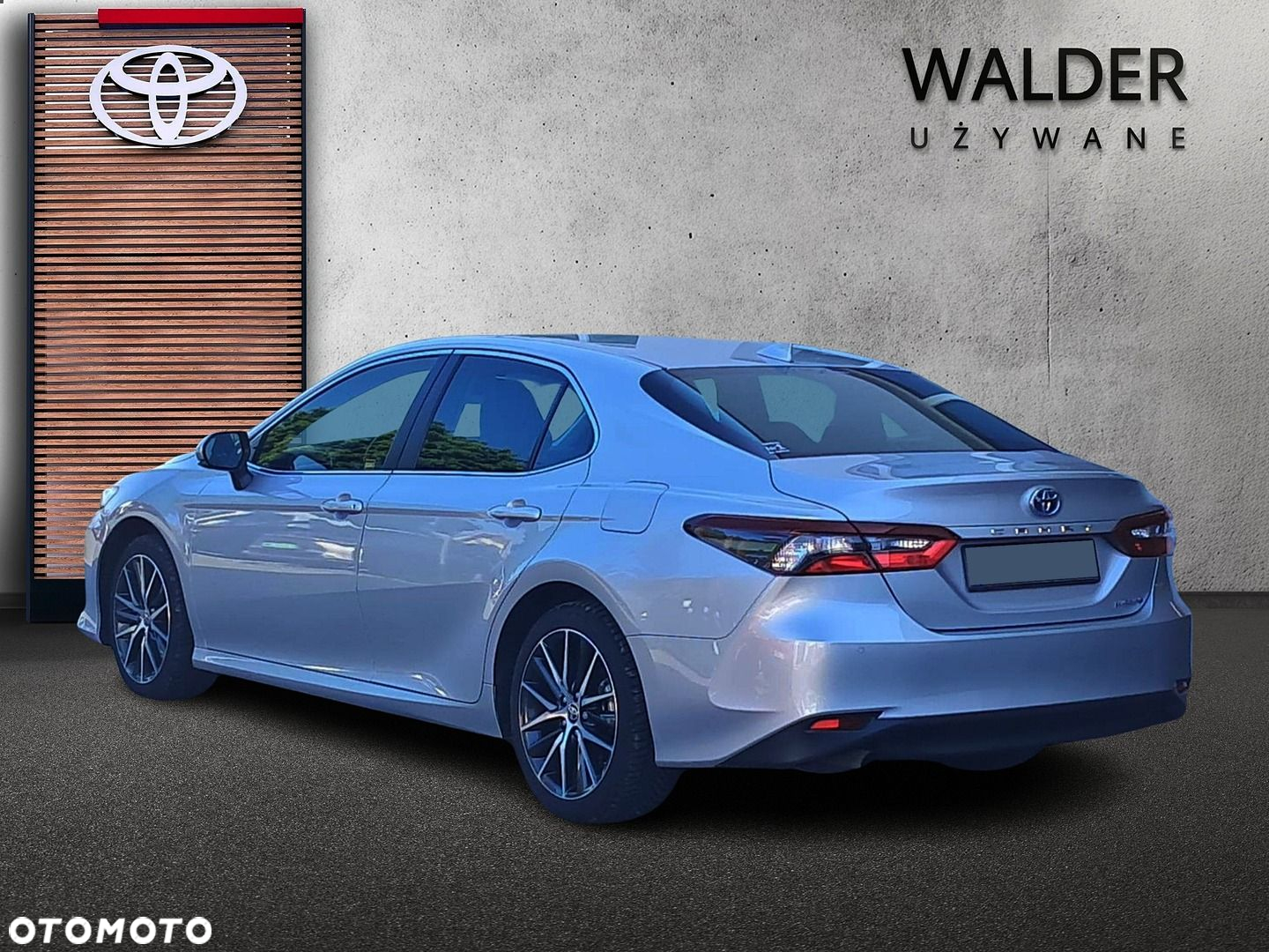 Toyota Camry - 3