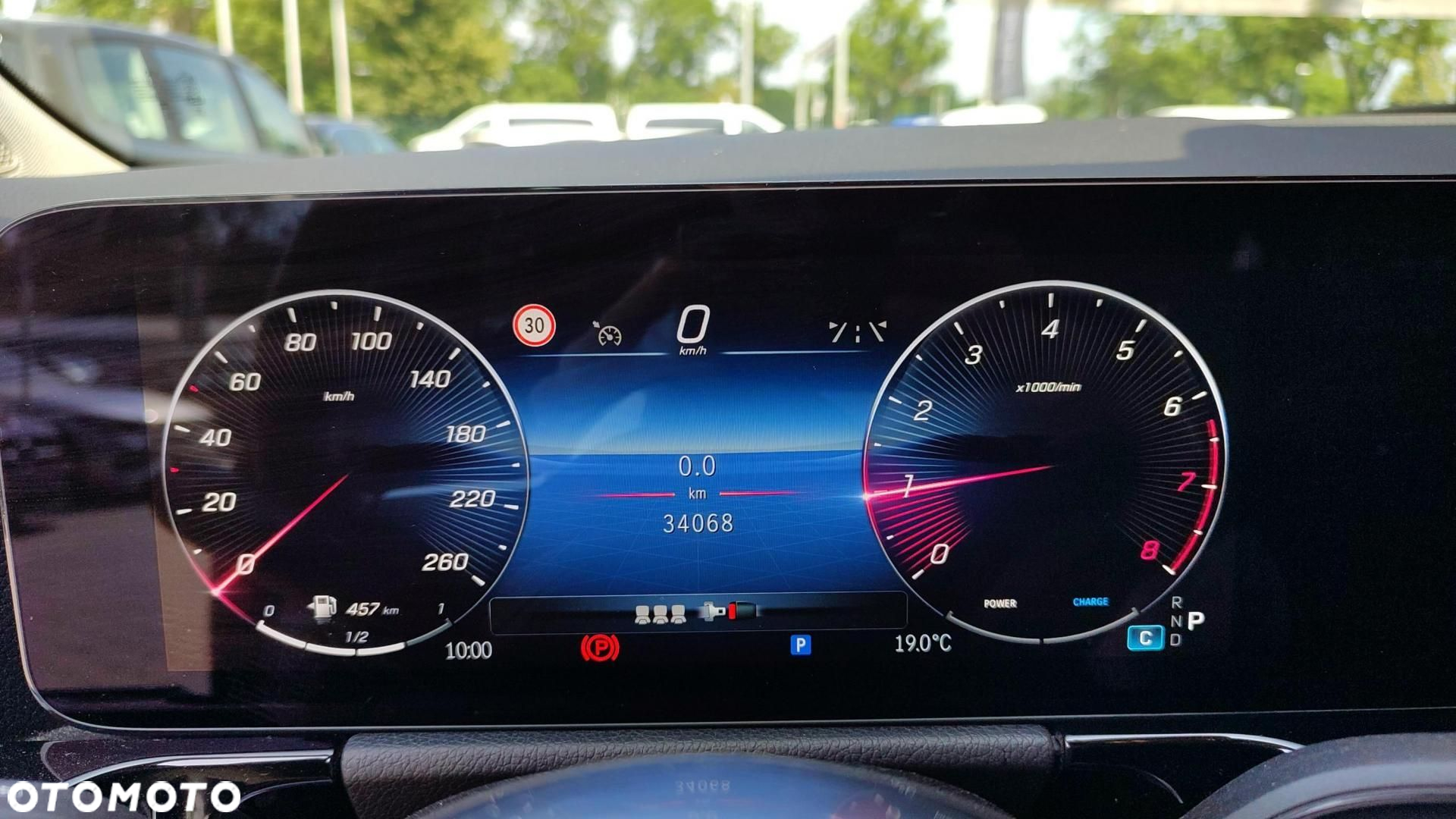 Mercedes-Benz GLA - 12