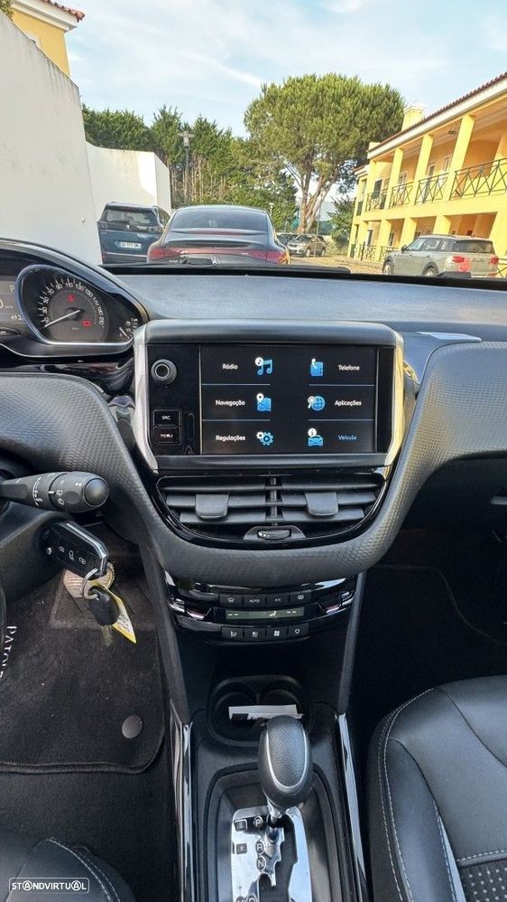 Peugeot 2008 1.2 PureTech Allure EAT6 - 15