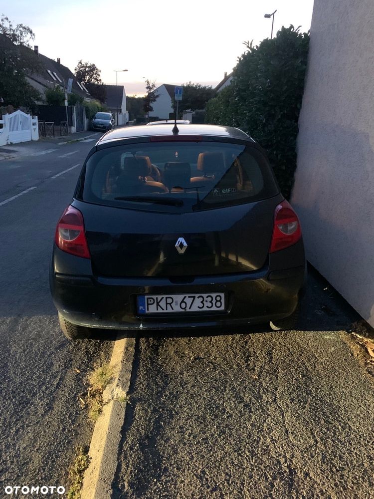 Renault Clio 2006 photo 2
