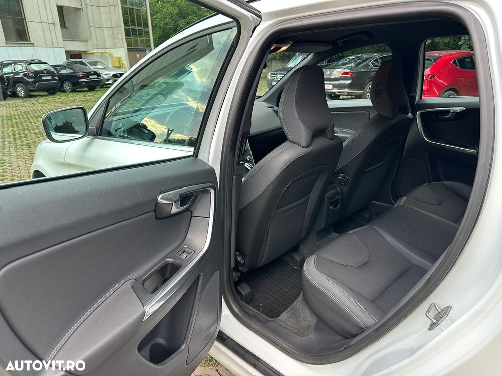 Volvo XC 60 2.4D AWD Aut. Momentum - 16