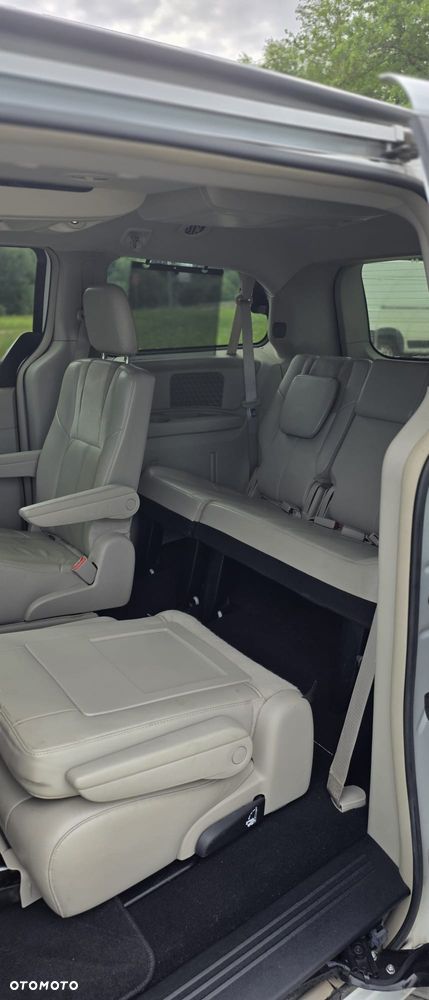 Chrysler Town & Country 3.6 Limited - 19