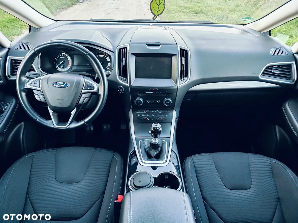 Ford S-Max - 12