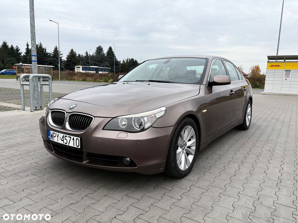 BMW Seria 5 545i - 11