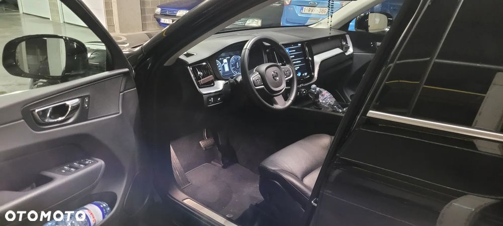 Volvo XC 60 T5 Momentum Pro - 19