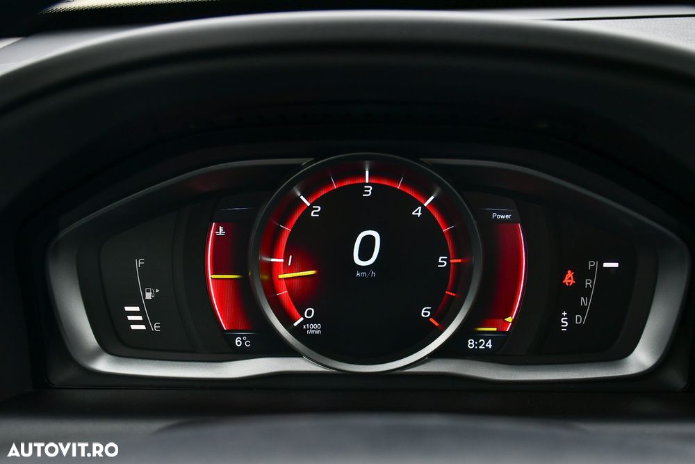 Volvo XC 60 D4 AWD Ocean Race - 24