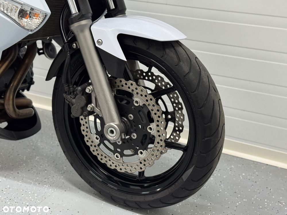 Kawasaki ER - 8