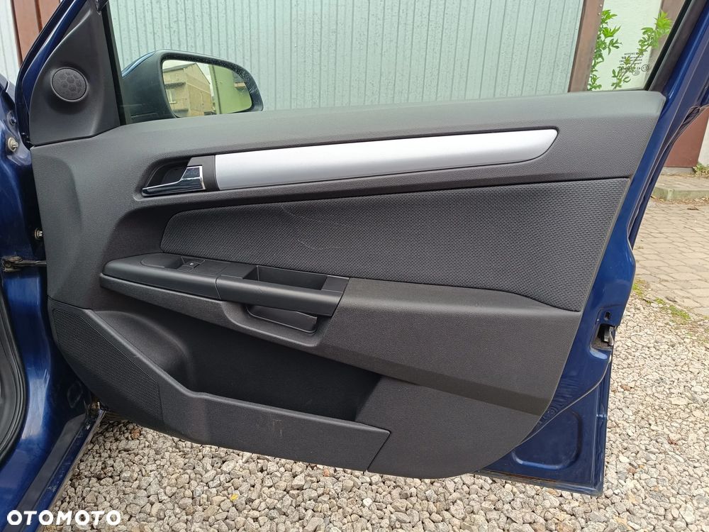 Opel Astra 1.9 CDTI - 23