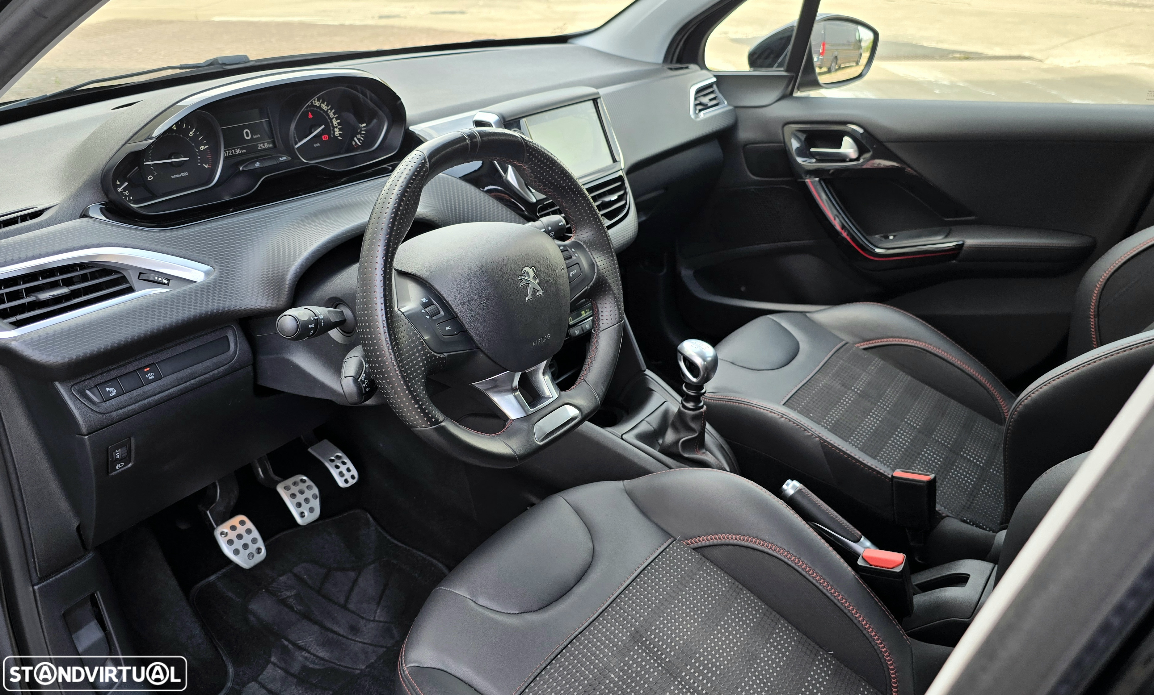 Peugeot 208 1.2 PureTech GT Line - 8