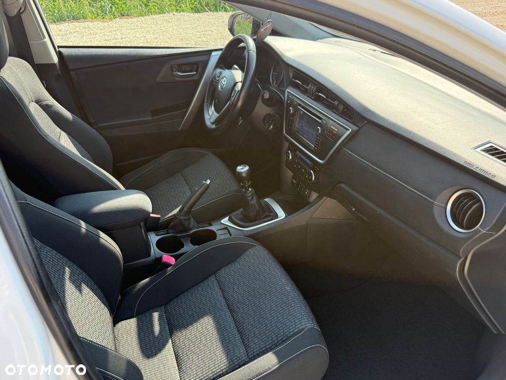 Toyota Auris 1.6 Premium - 10