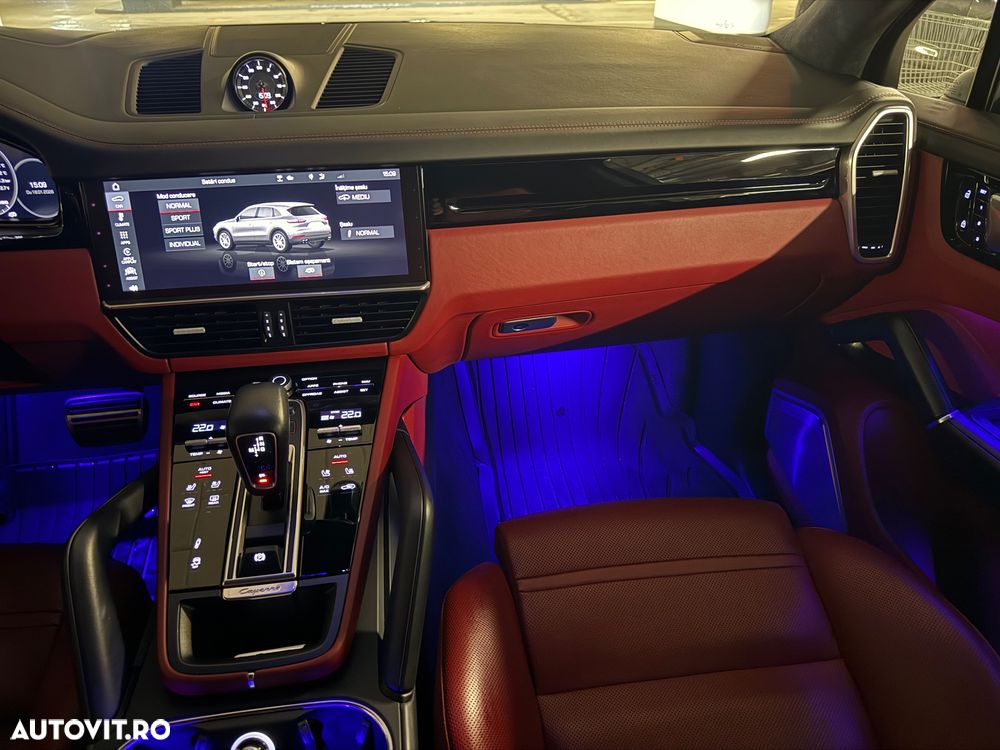 Porsche Cayenne - 30