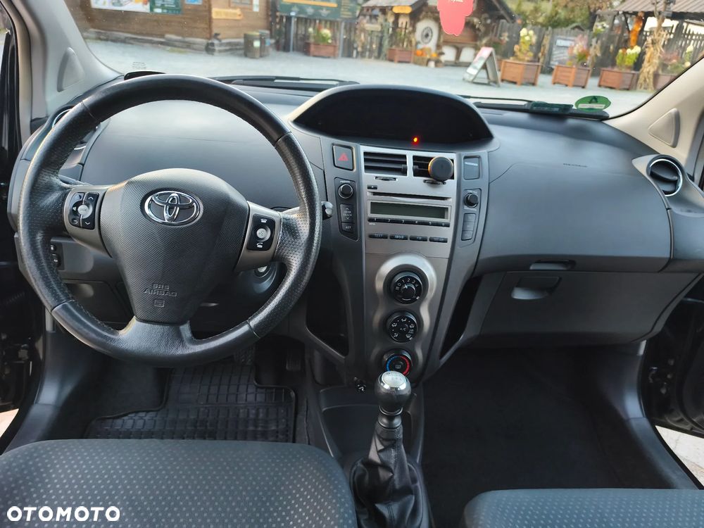 Toyota Yaris - 17