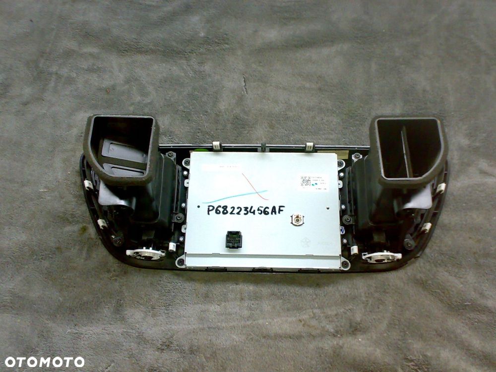 chrysler pacifica 2017 - radio wyświetlacz ramka ekran monitor - 5