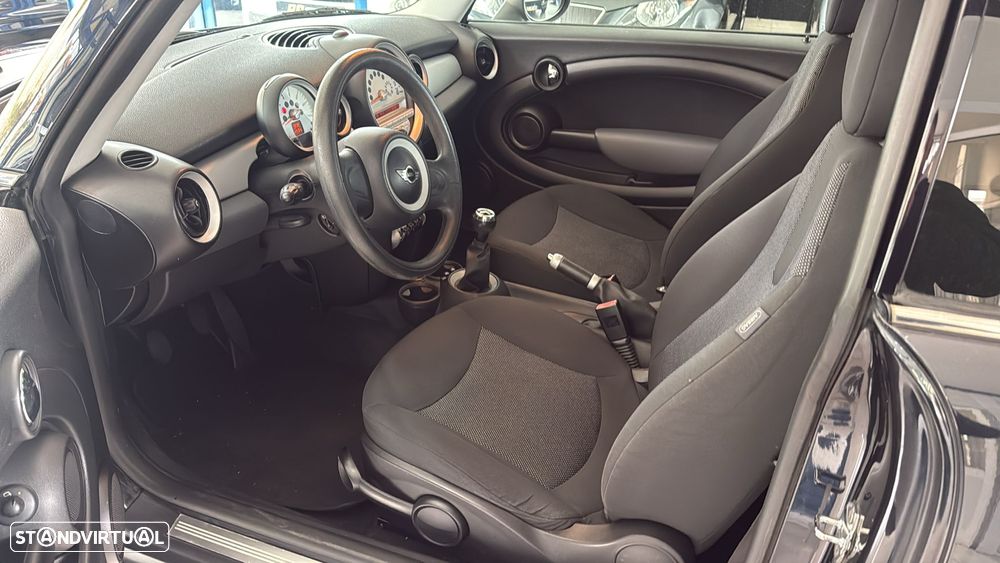 MINI 3 Portas Cooper D - 4