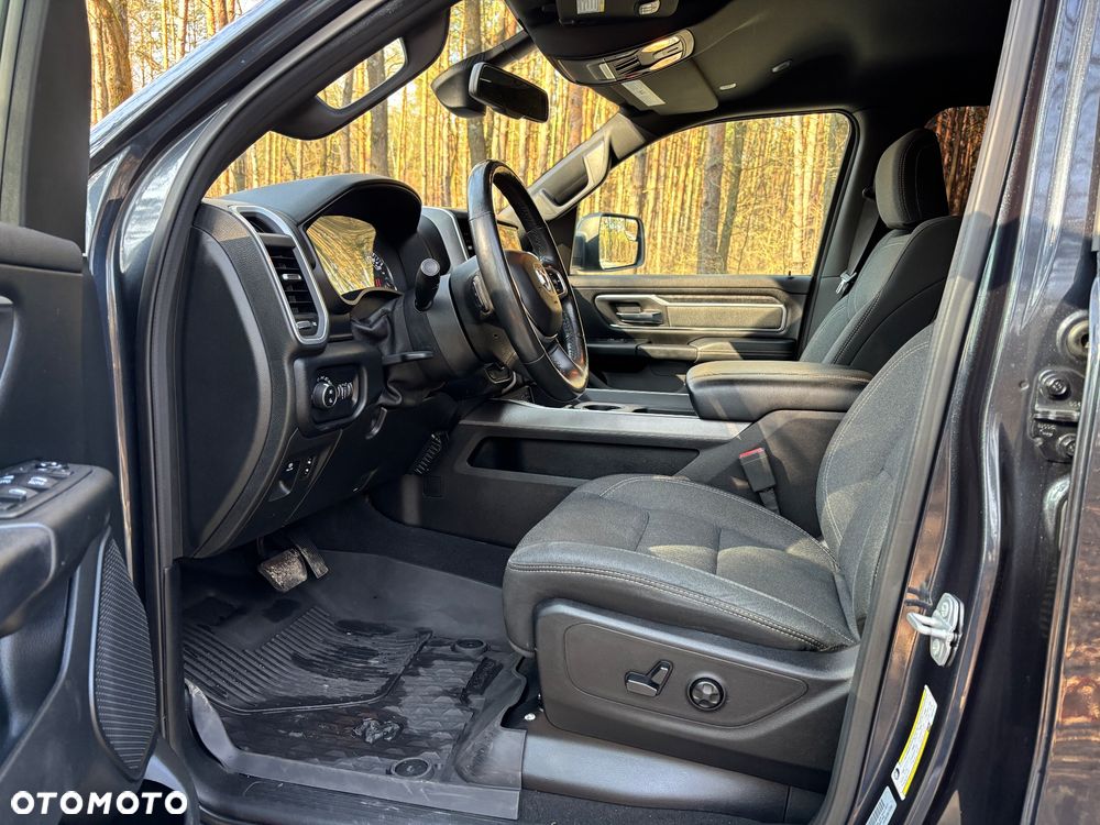 RAM 1500 Crew Cab Shortbed Bighorn - 14