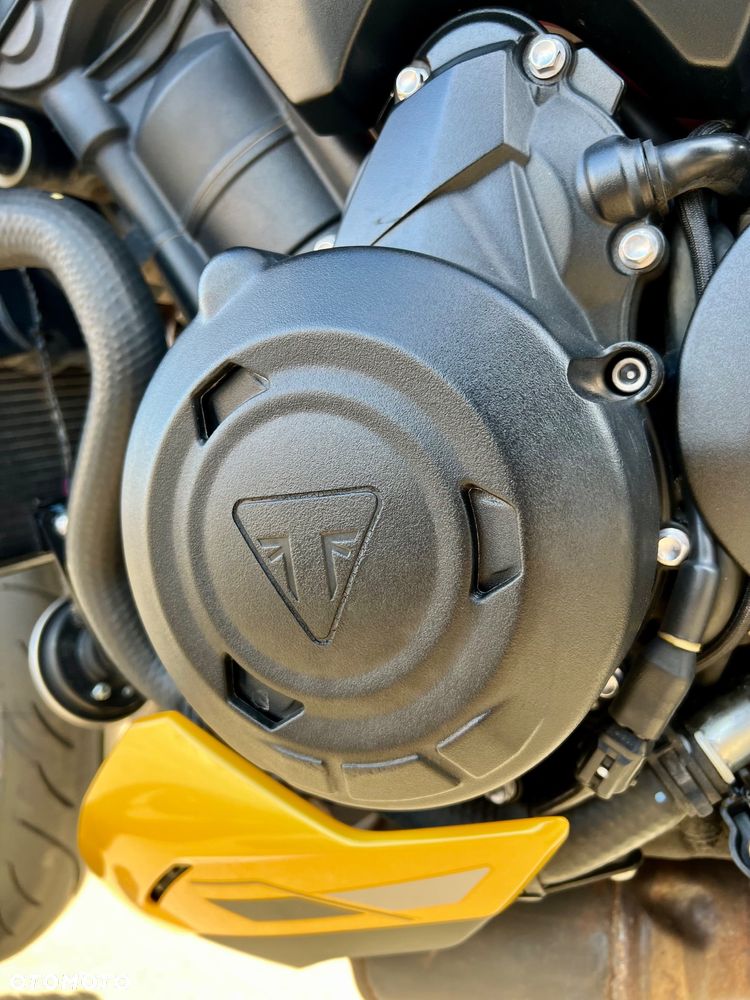 Triumph Street Triple - 25