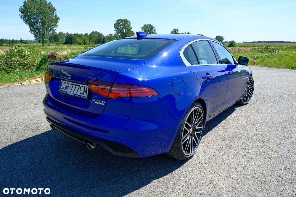 Jaguar XE 25t Prestige - 18