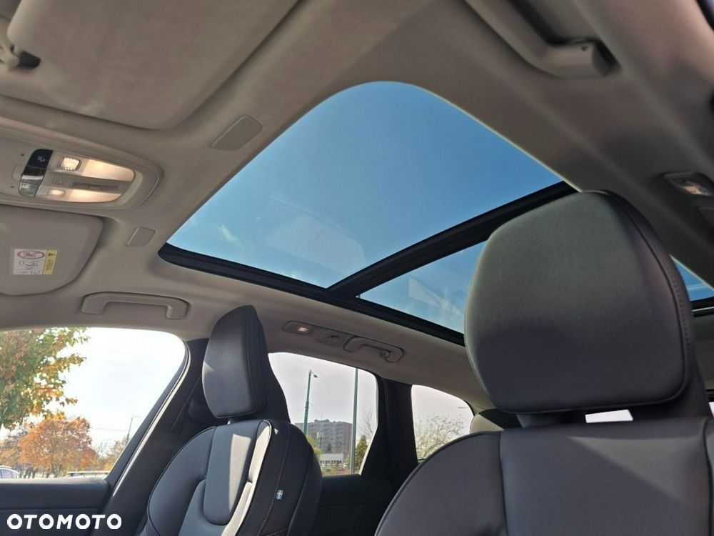 Volvo XC 60 B5 B AWD Plus Dark - 19