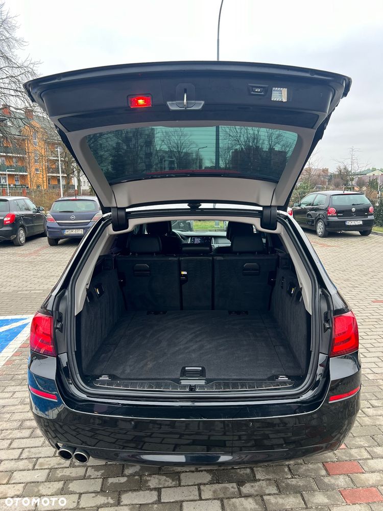 BMW Seria 5 525d xDrive - 22