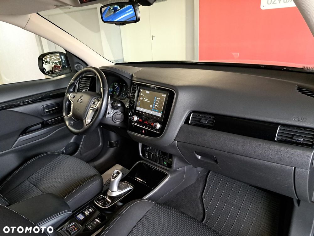 Mitsubishi Outlander - 16