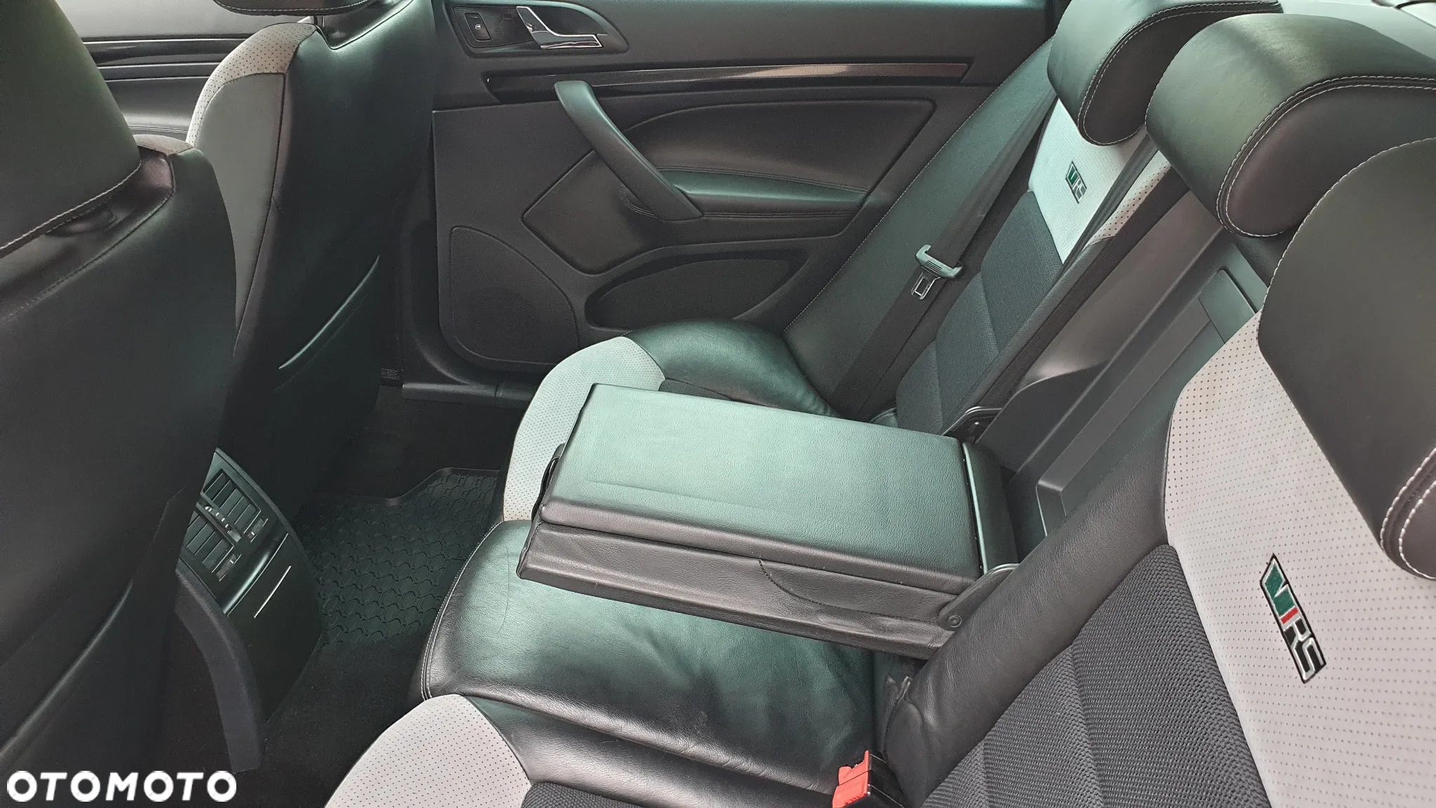 Skoda Octavia Combi 2.0 TDI DPF DSG RS - 17