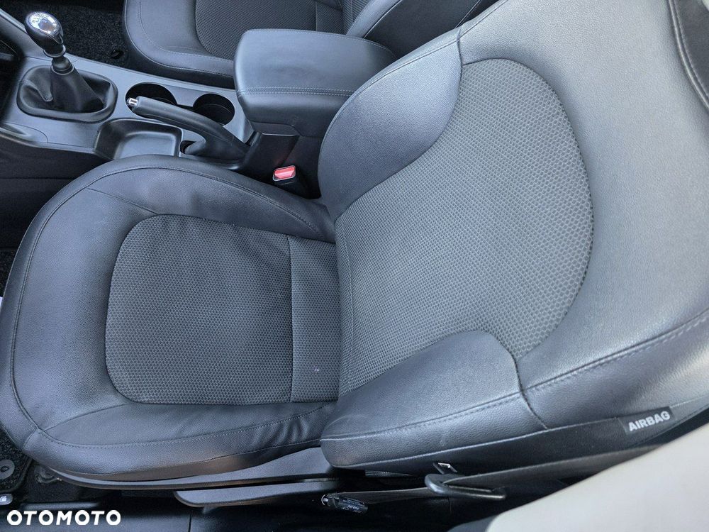 Hyundai ix35 1.6 2WD Fifa World Cup Edition - 16