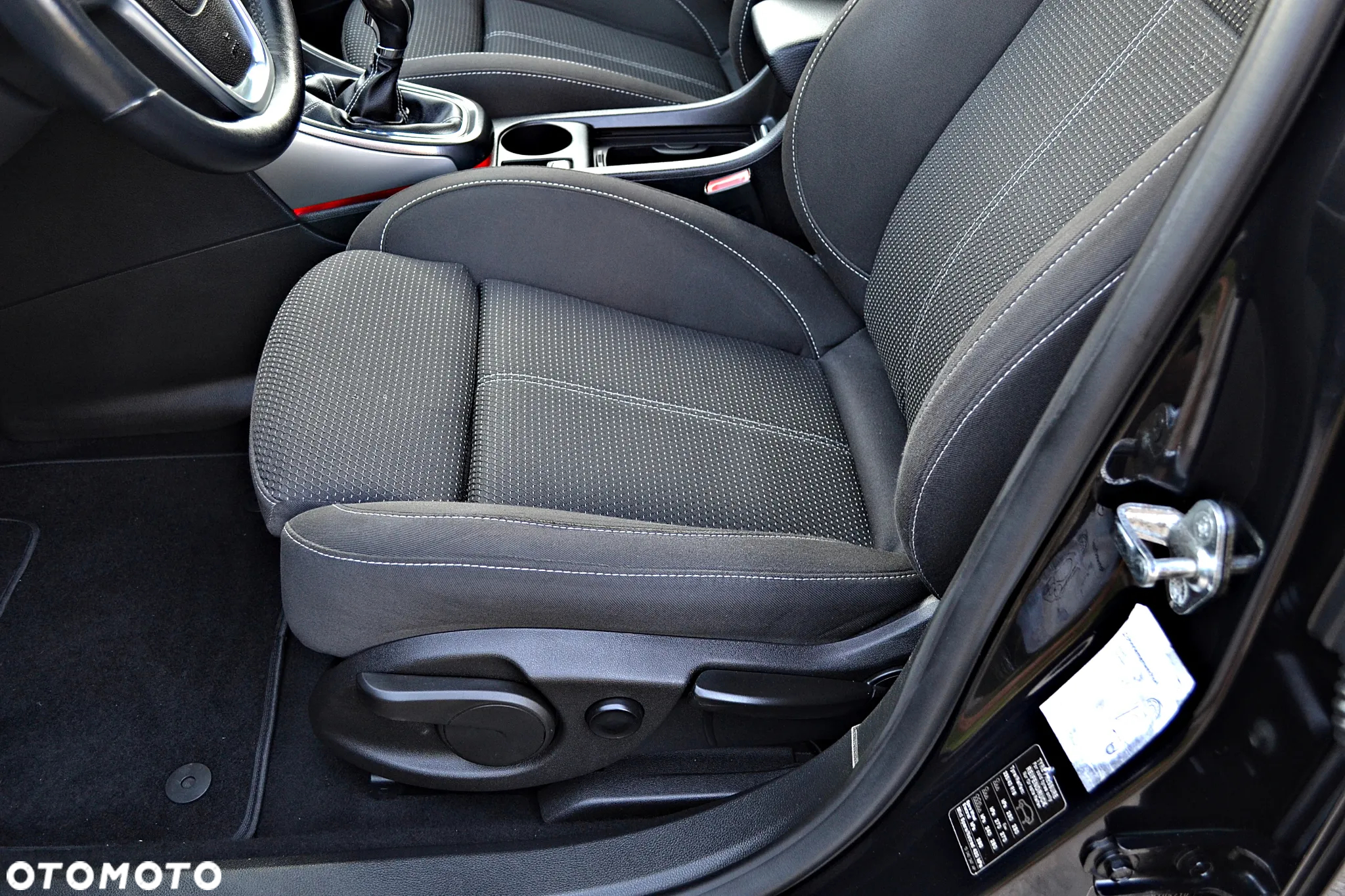 Opel Astra 1.6 Turbo Sport - 25