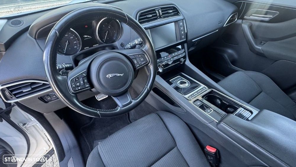 Jaguar F-Pace 2.0 i4D Pure Aut. - 13