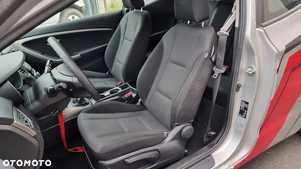 Hyundai i30 1.6 GDI BlueDrive Classic + - 23