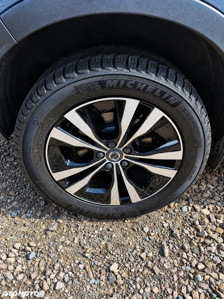 Volvo XC 40 B5 AWD Ultimate Dark - 19