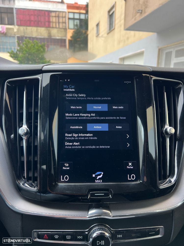 Volvo XC 60 2.0 D4 R-Design AWD Geartronic - 48