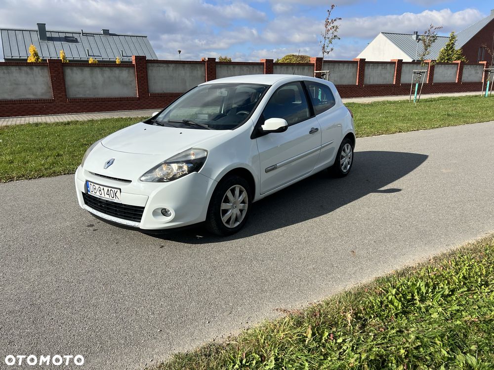 Renault Clio 2010 photo 3