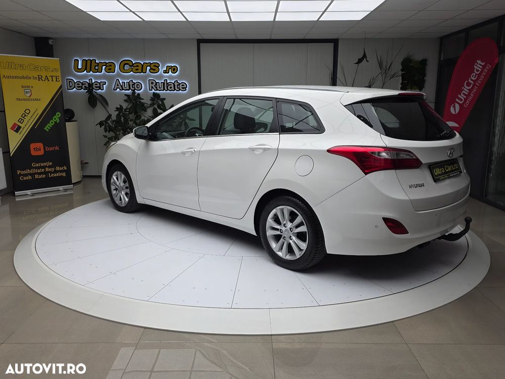 Hyundai i30 1.6 CRDI Automatik Style - 4
