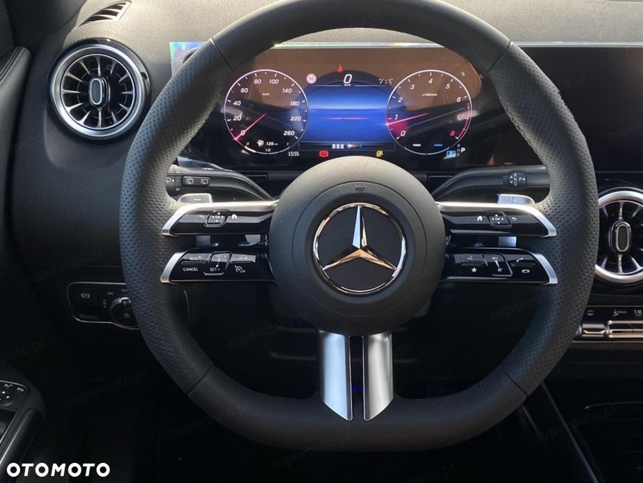 Mercedes-Benz GLA - 16