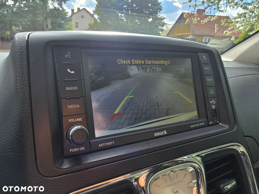 Chrysler Town & Country - 23