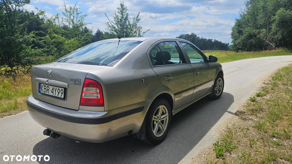 Skoda Octavia 1.6 Tour - 8