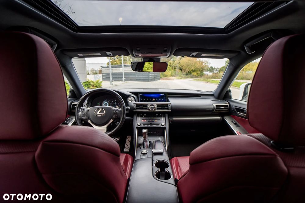 Lexus IS 200t / 300 F Sport - 10