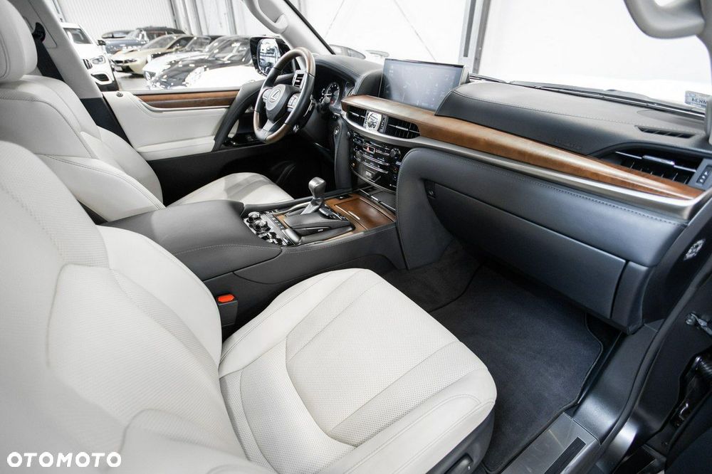Lexus LX 570 Omotenashi - 21