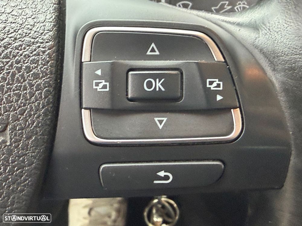 VW Jetta 1.6 TDi Confortline - 24