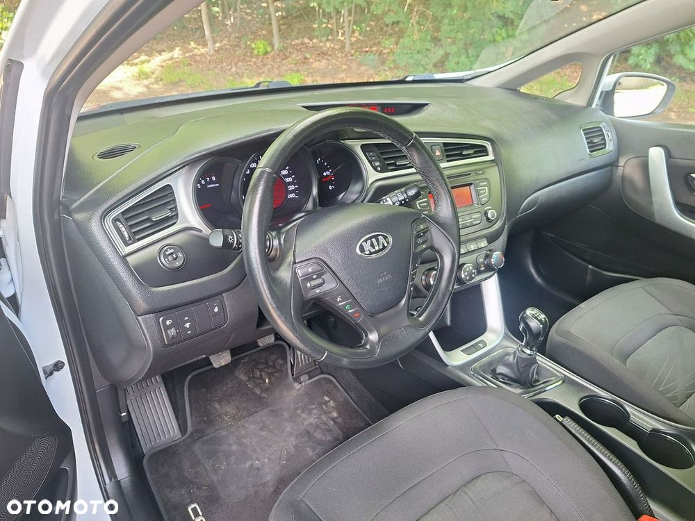 Kia Ceed - 8